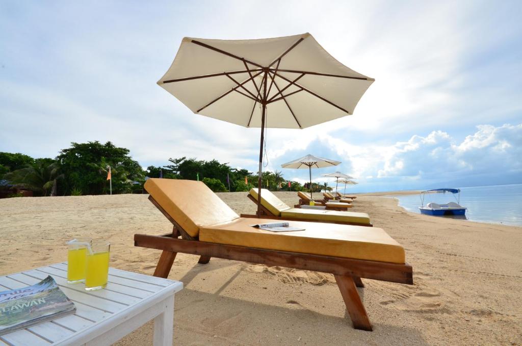 Beach, Arena Island in Palawan