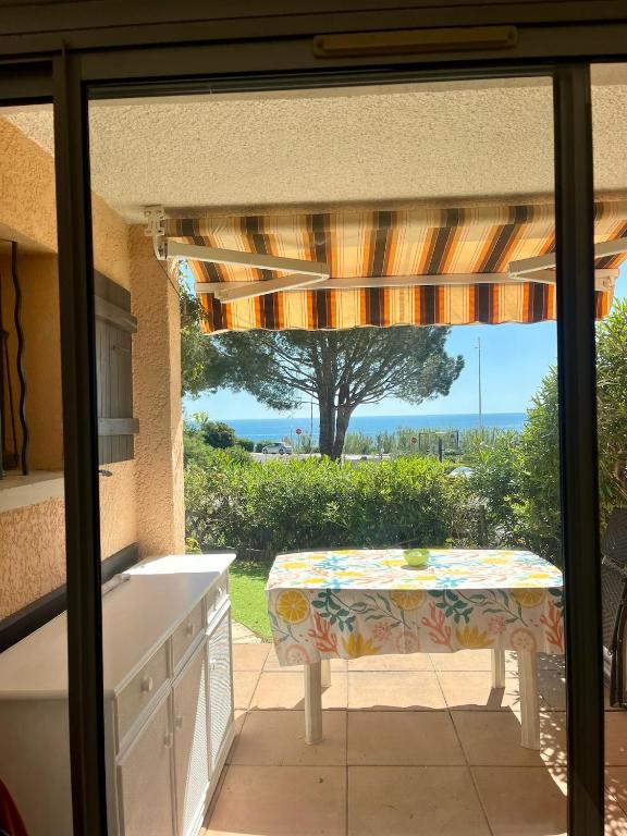 Les Issambres, appt accès direct plage sable, idéal 4 pers, vue mer, Clim - 2