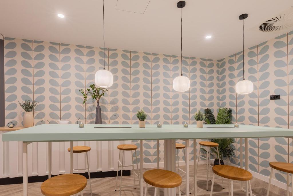 가너 호텔의 깔끔한 조식 공간