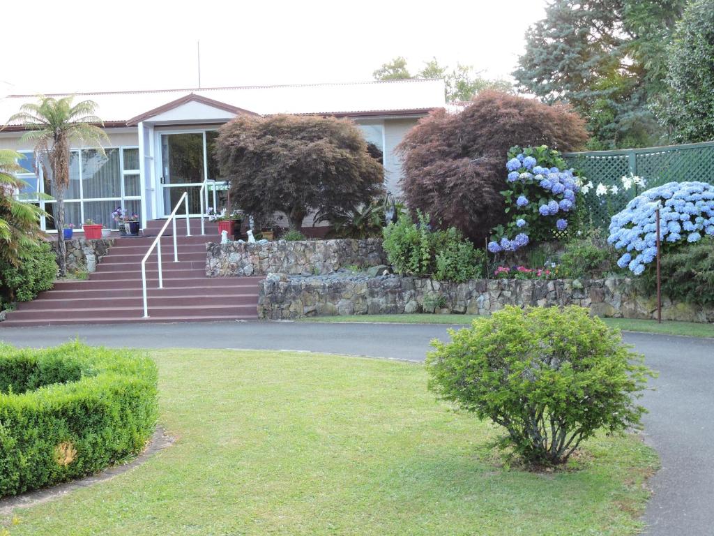 Maple Lodge Motel photo