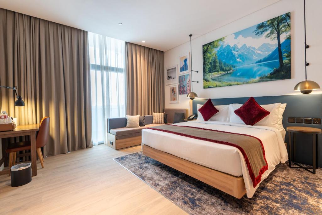 West Walk Retaj Hotel