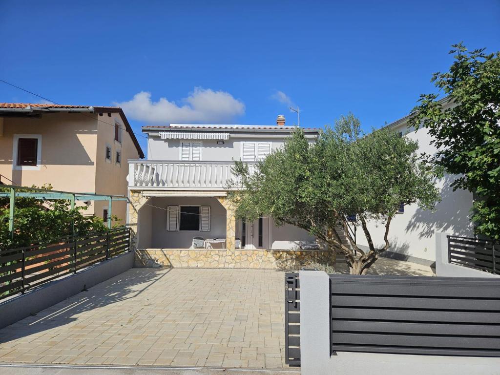 Apartman Julija, Pirovac