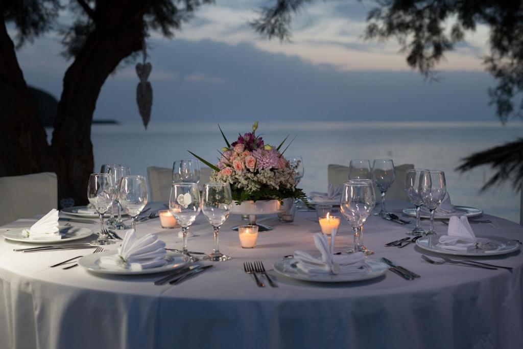 Aphrodite Hotel — Restaurant & bars in Mithimna, North Aegean