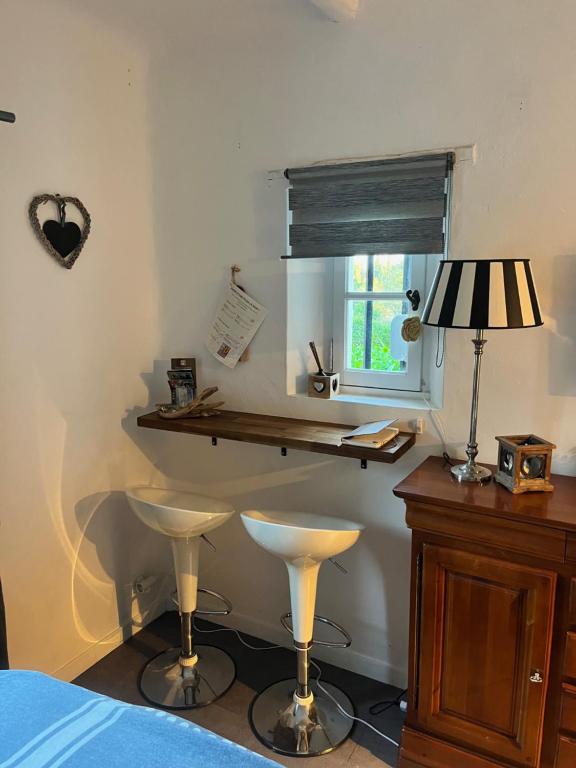 CHAMBRE d'HOTES POUR 2 PERSONNES - 4