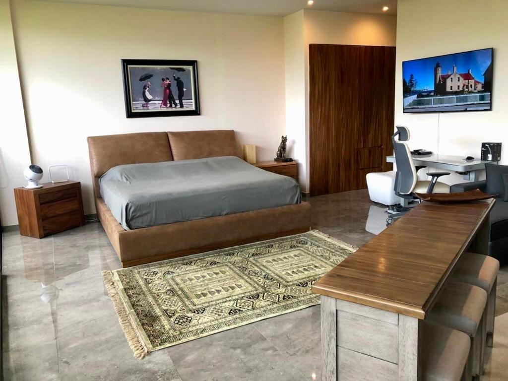 Mistiq Largest PH Studio with GYM, Beach Club Shuttle & Fast Wifi - 1