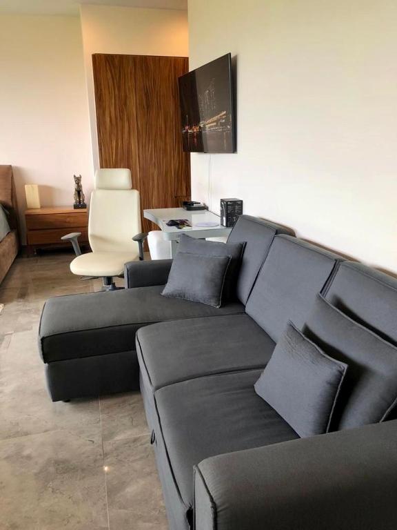 Mistiq Largest PH Studio with GYM, Beach Club Shuttle & Fast Wifi - 2