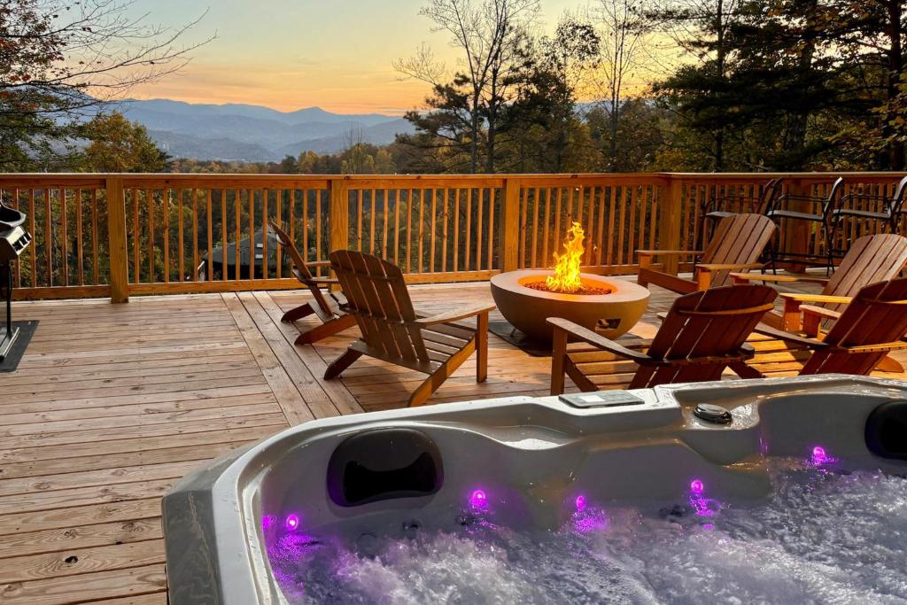 3 Mi to Dtwn Mtn-View Cabin in Gatlinburg!, Gatlinburg
