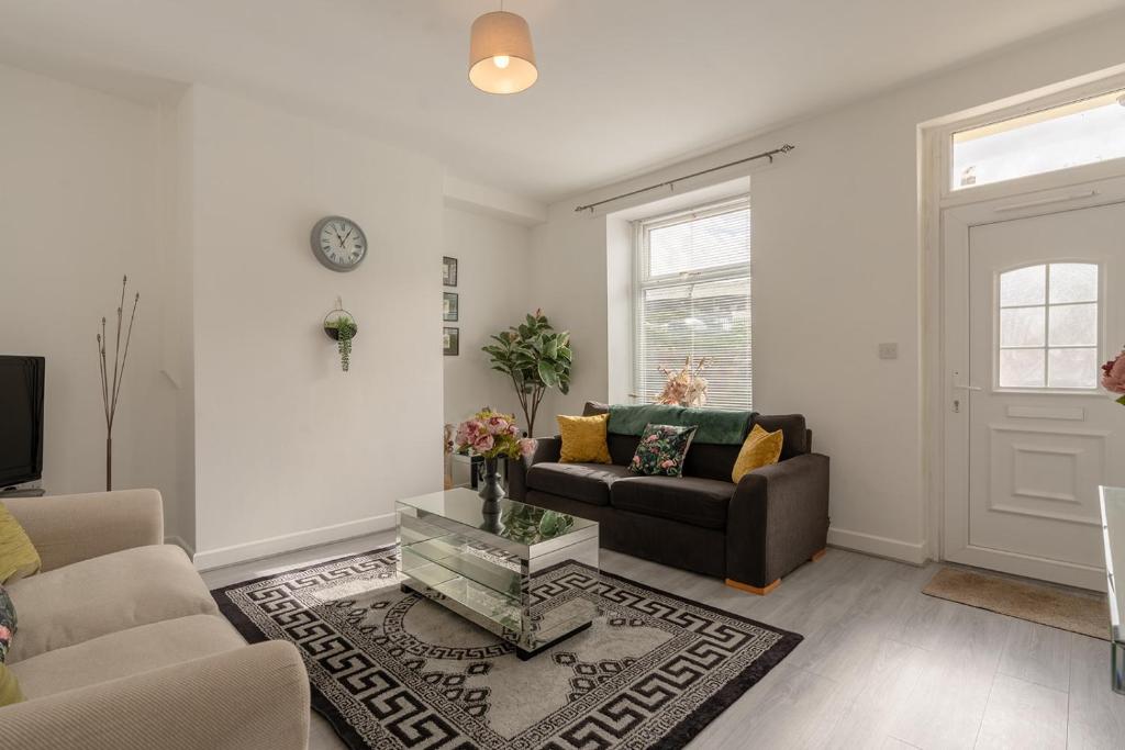 Chapel House, M65, Hospital, Good Parking, Nelson