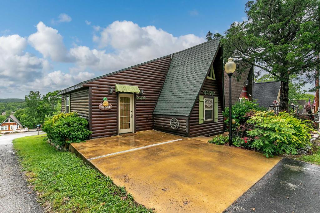 8 Mi to Dogwood Canyon Cozy Cabin with Deck, Lampe