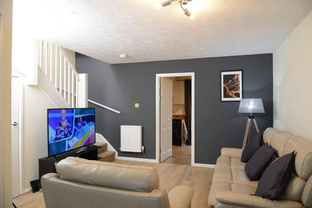 Southampton West With Workspace And Fast Internet, Southampton
