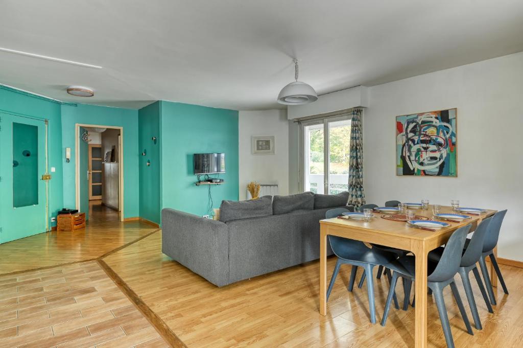 3 bedroom apartment with balconies - 4