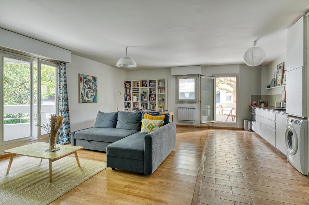 3 bedroom apartment with balconies - 5