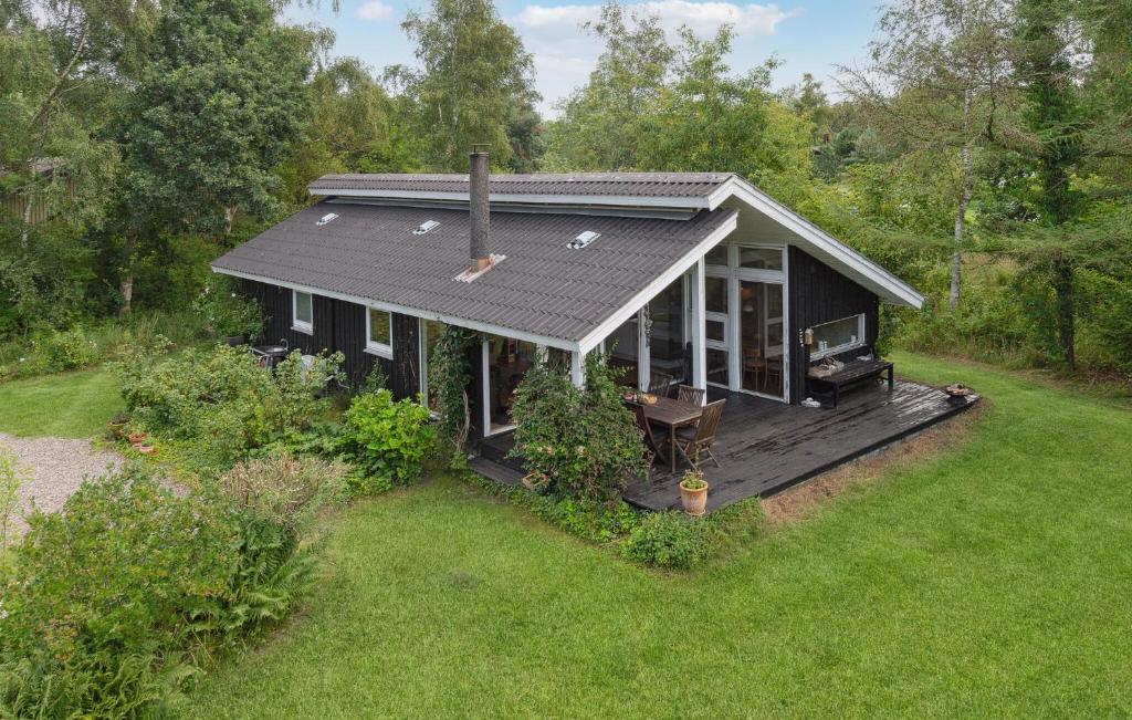 Beautiful Home In Grenaa With Wifi, Brøndstrup