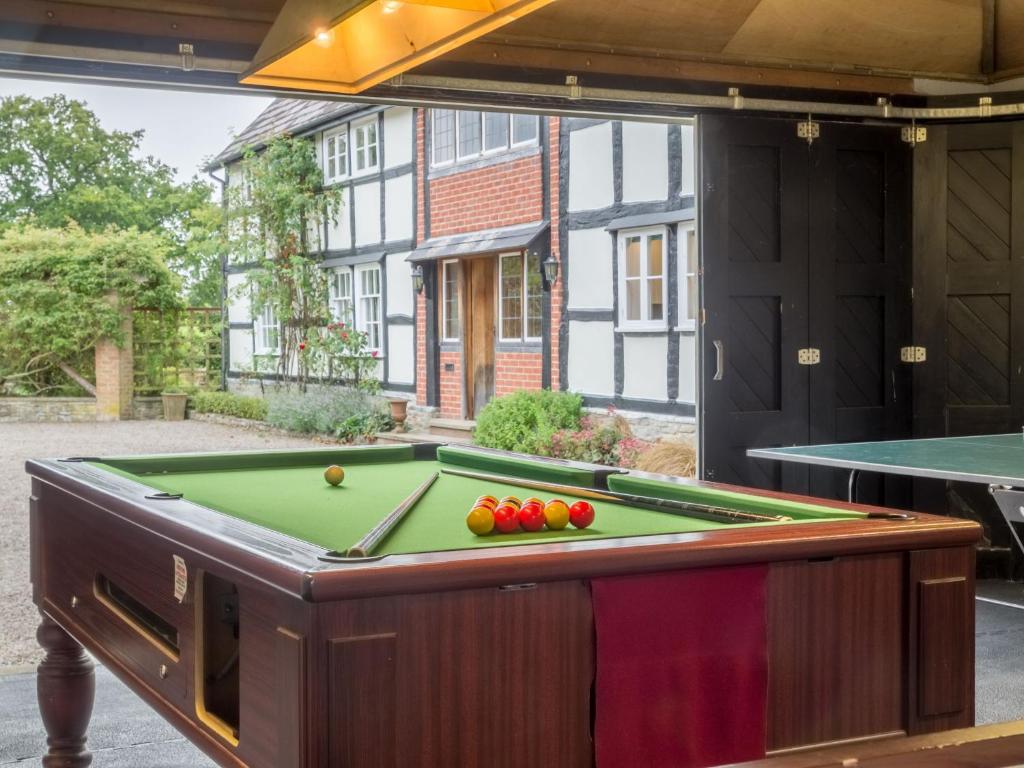 Bearwood House, Pembridge