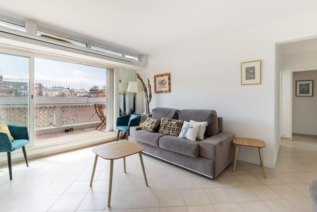 Vaugirard Lecourbe Appartement 2BR avec balcon, Parigi