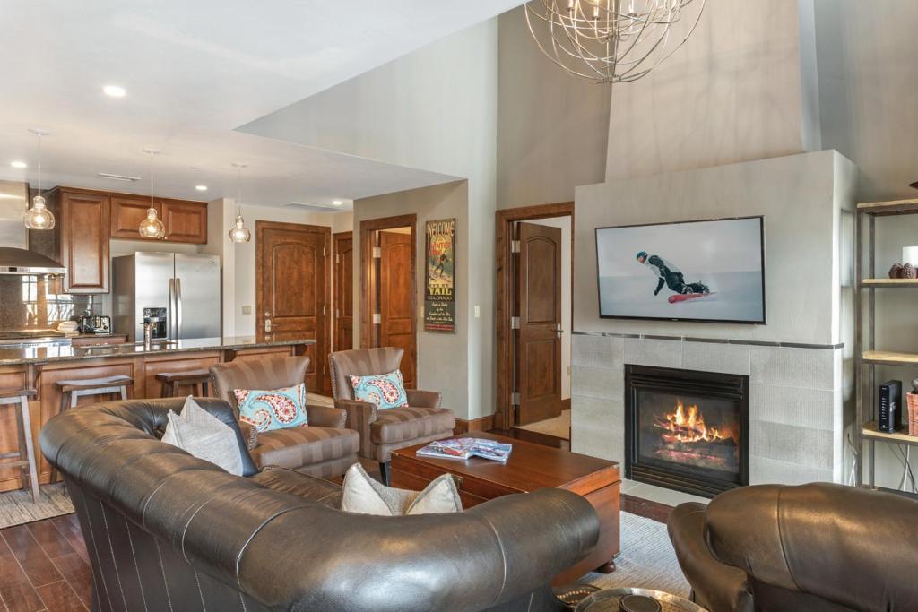 406 The Ascent, Avon