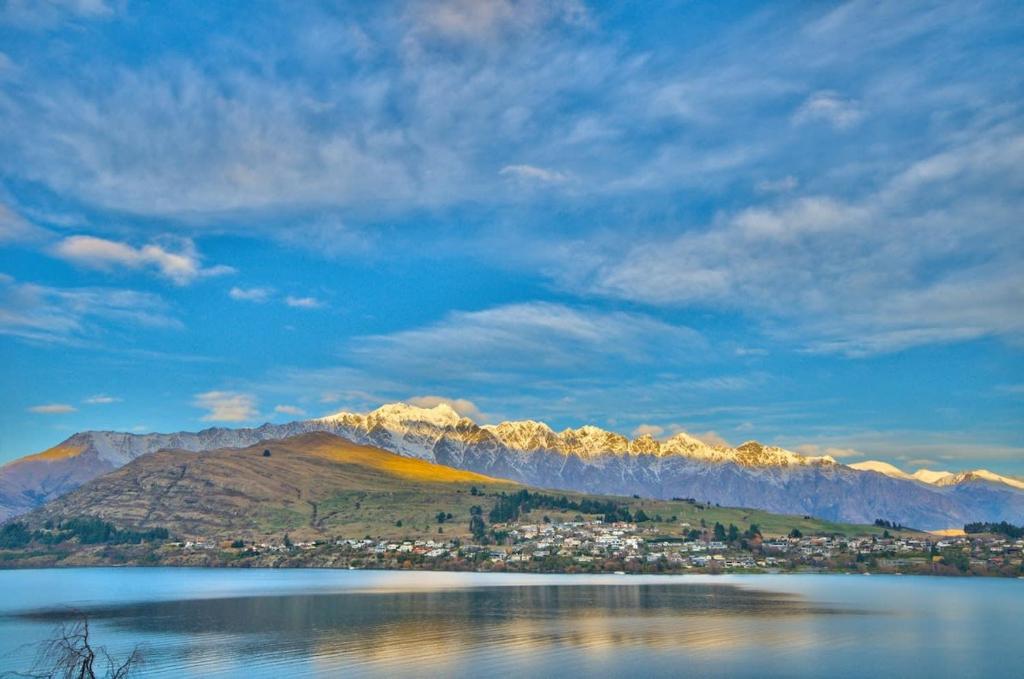 Point View lake and mountain views close to CBD, Queenstown