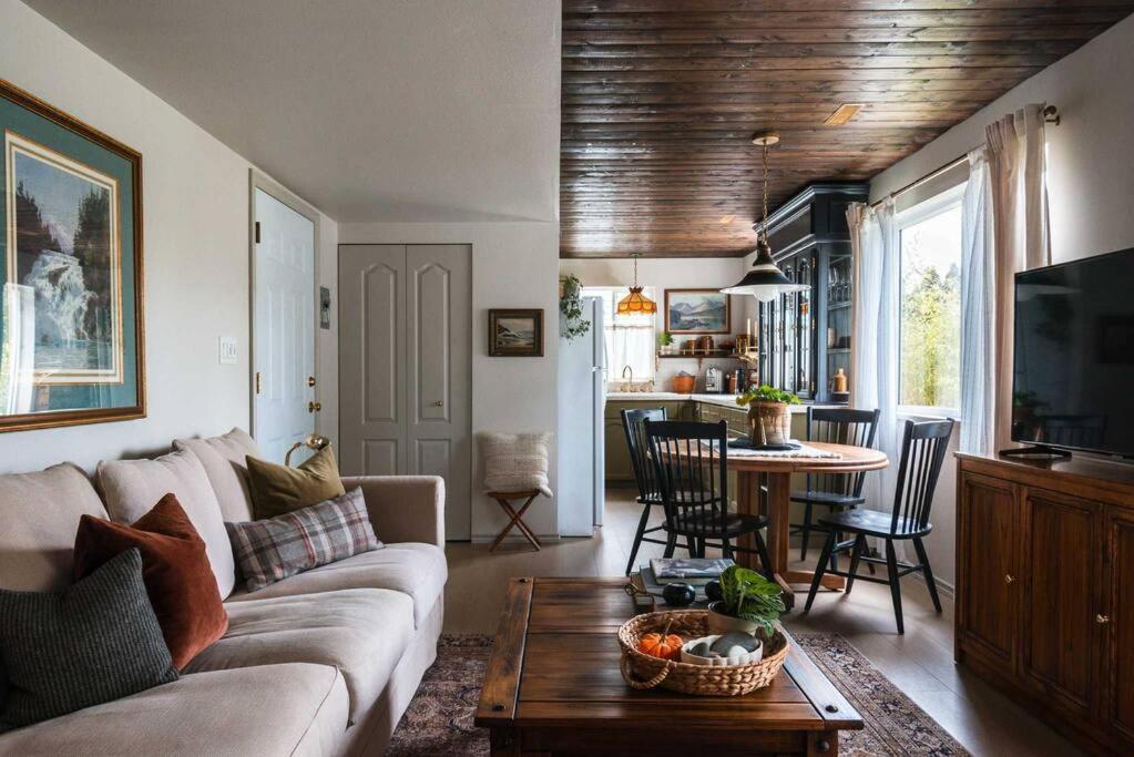 The Reef guest suite, Sechelt