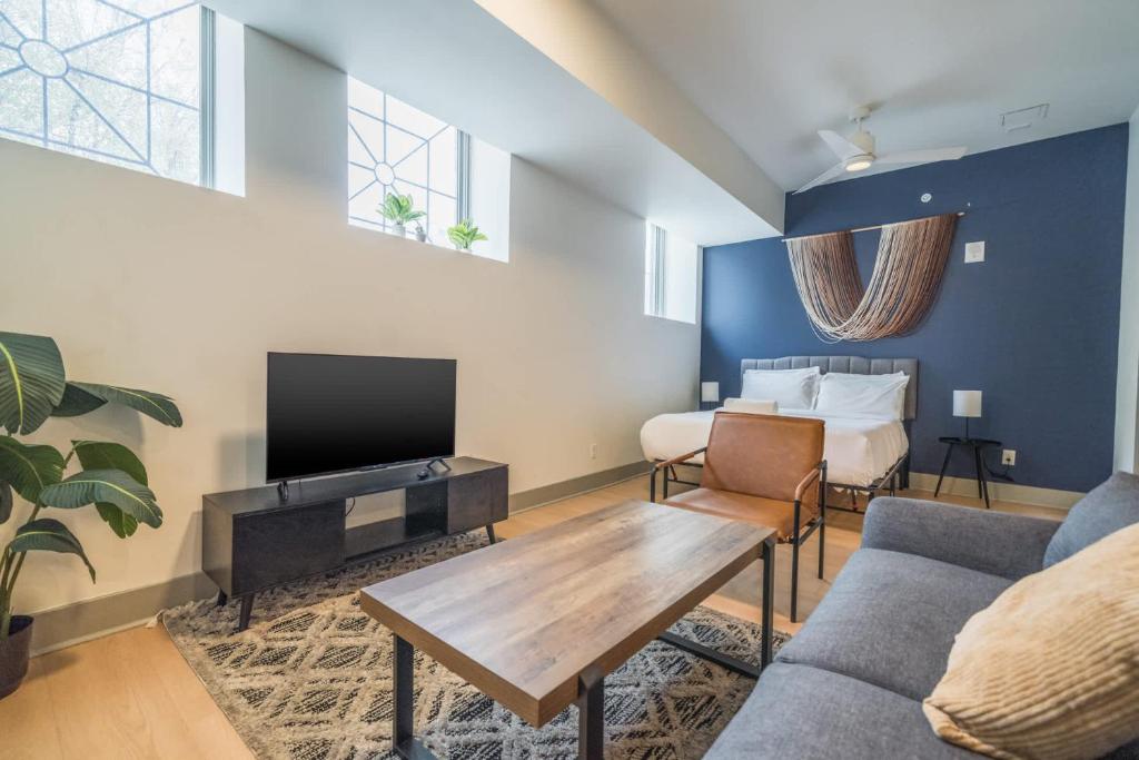 Bright and Modern Studio in Louisville # 106, Louisville
