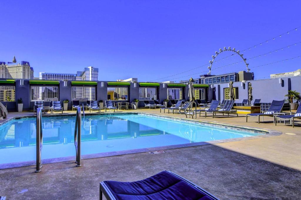Swimming pool, Idyllic Suite - Las Vegas in Las Vegas (NV)
