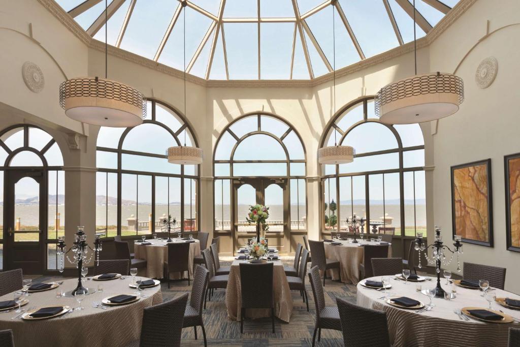 エンバシー スイーツ バイ ヒルトン サンフランシスコ エアポート ウォーターフロント (Embassy Suites by Hilton San Francisco Airport Waterfront) 会議室