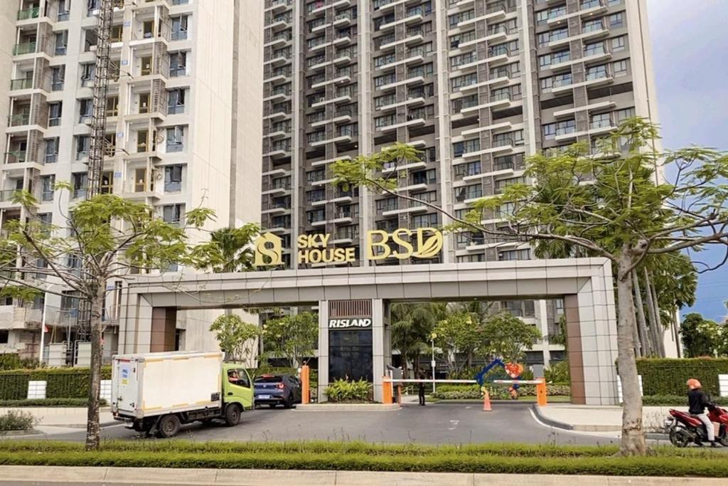 Sky House BSD by Mizu Rooms, Cilenggang