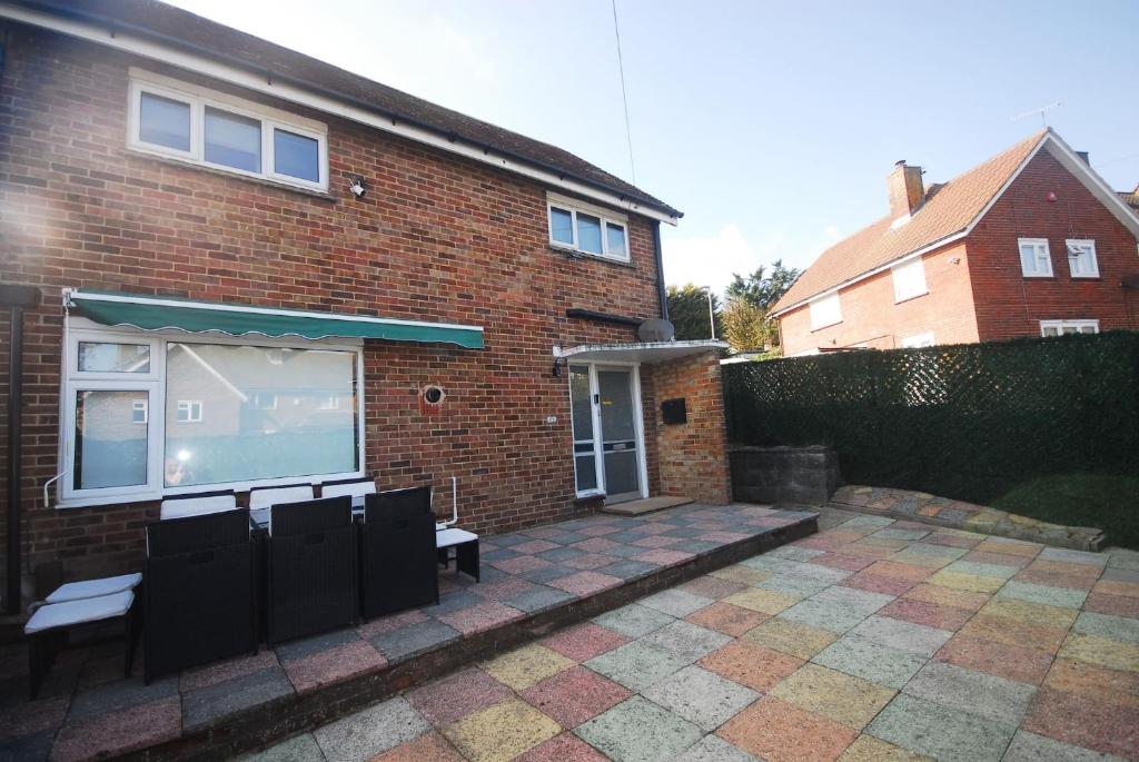 Relaxing Getaway With Hot Tub Sauna Sleeps 6, Falmer