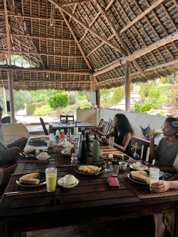 Sazani Beach Lodge and Tidal Lounge