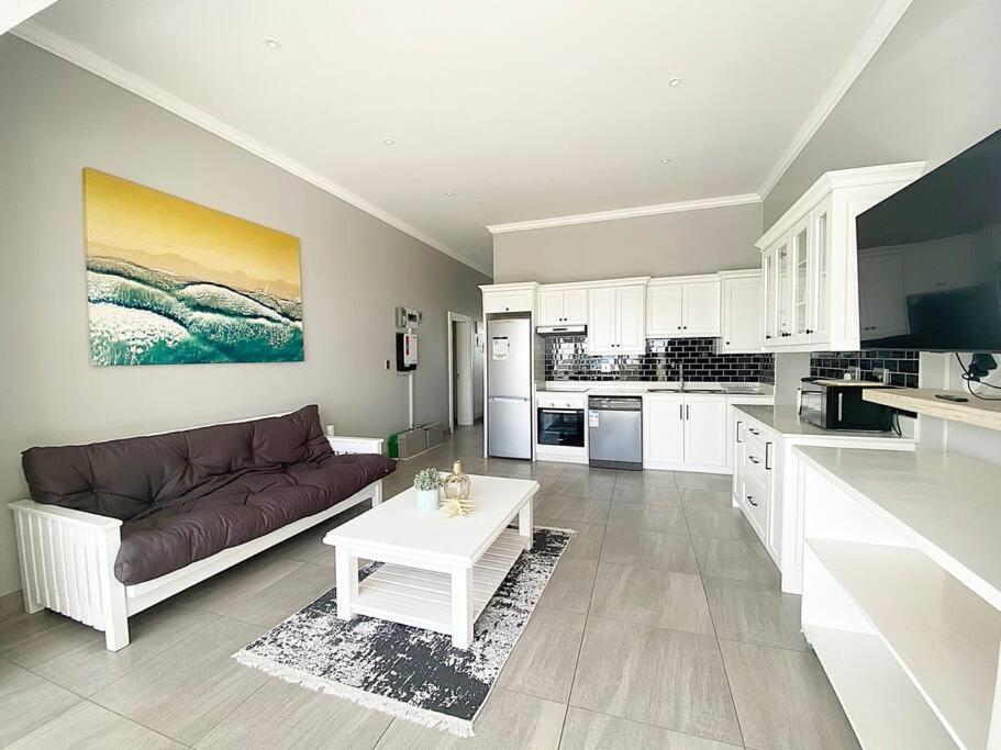 Salty Breezes, Struisbaai