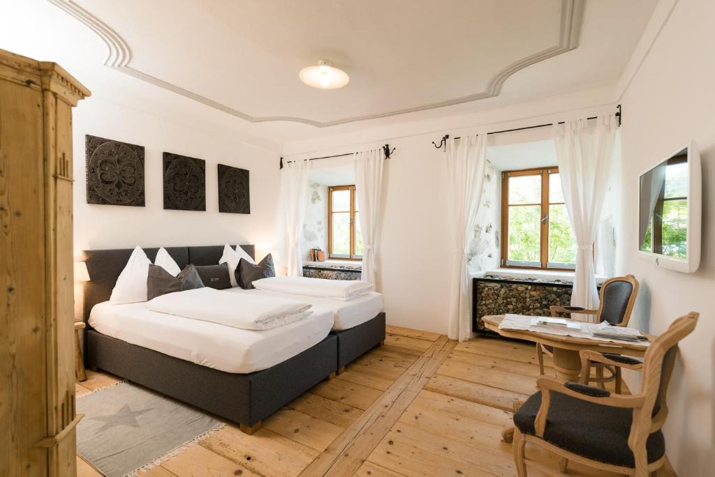 Hotel & Gourmetwirtshaus Kirchenwirt seit 1326 - 2