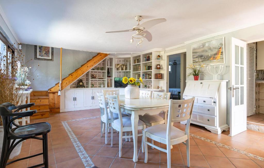 Nice Home In Chiclana De La Fronter - 4