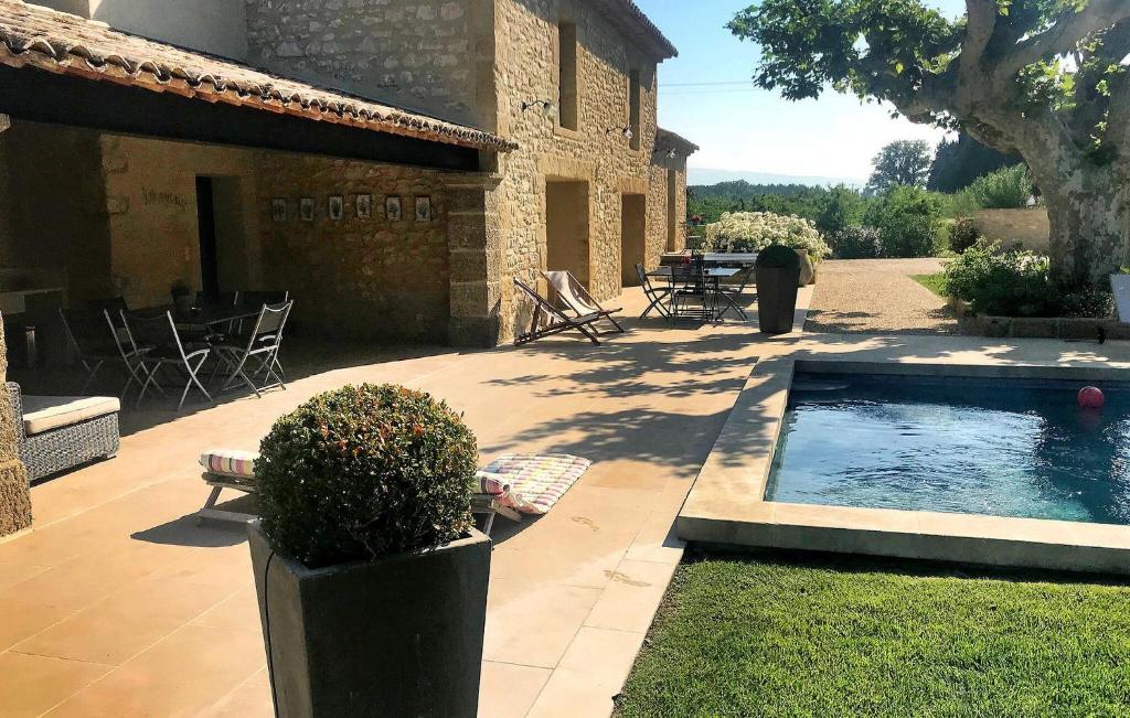 Lovely Home In Le Thor With Wifi, Le Thor