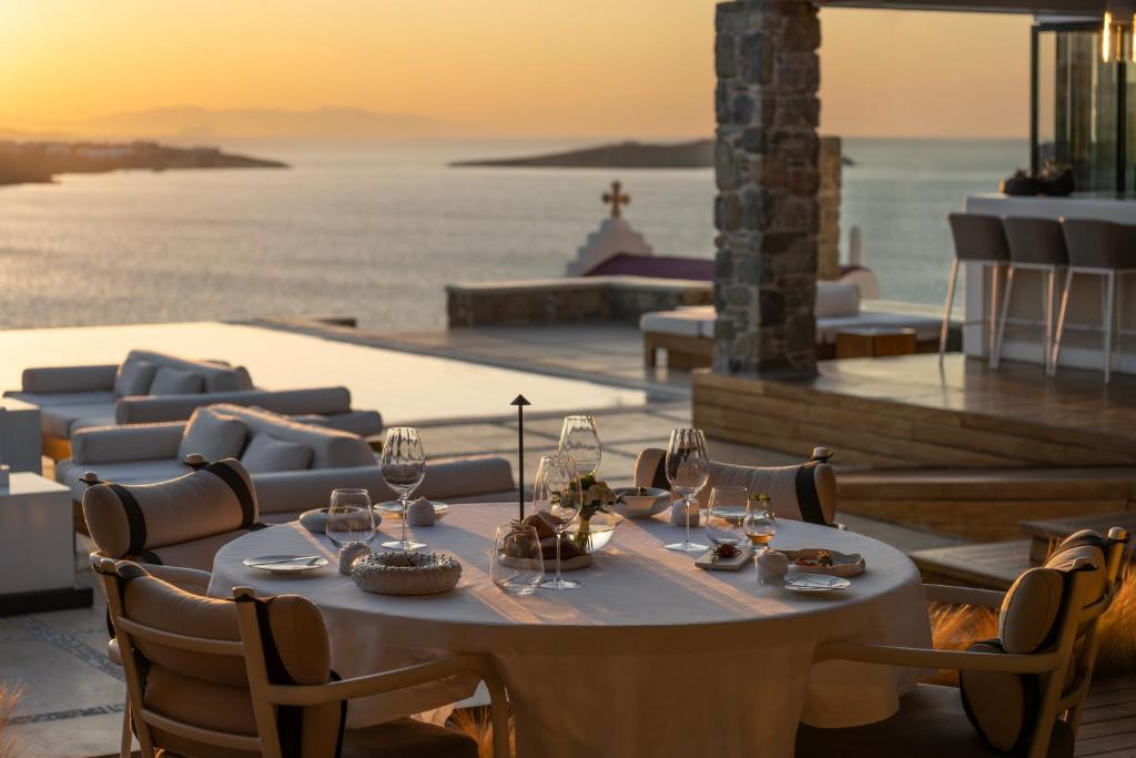 Restaurant, Bill&Coo Mykonos-The Leading Hotels of the World in Mykonos