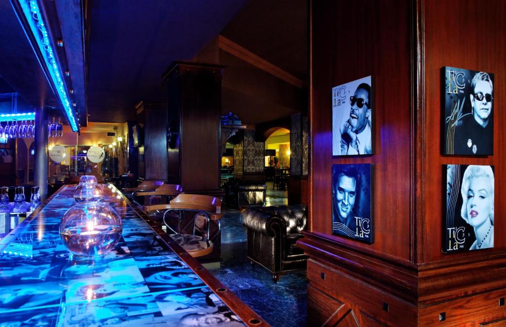 Bar/lounge
