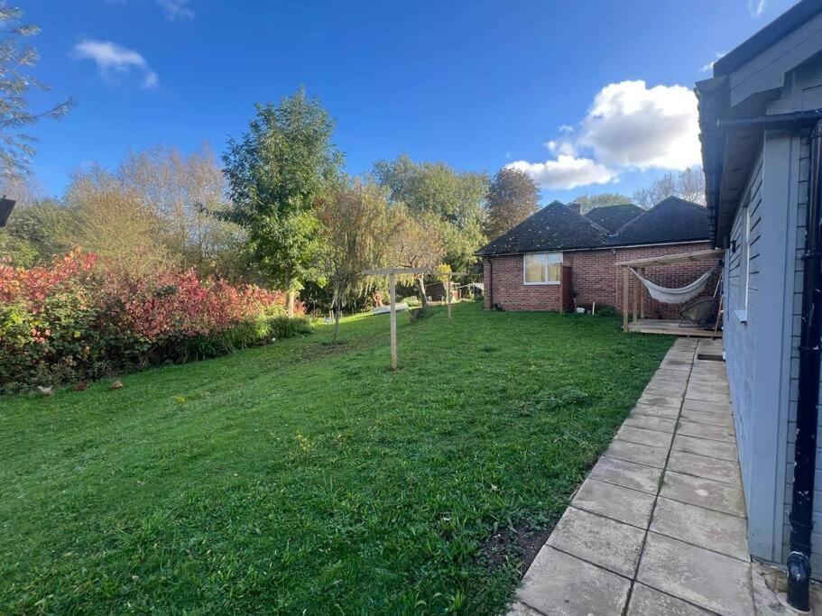 Spacious Riverside View Bungalow, Oxford