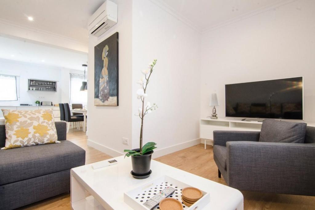 Bright Stylish 2BD 2BTH - CITY CENTRE - 2