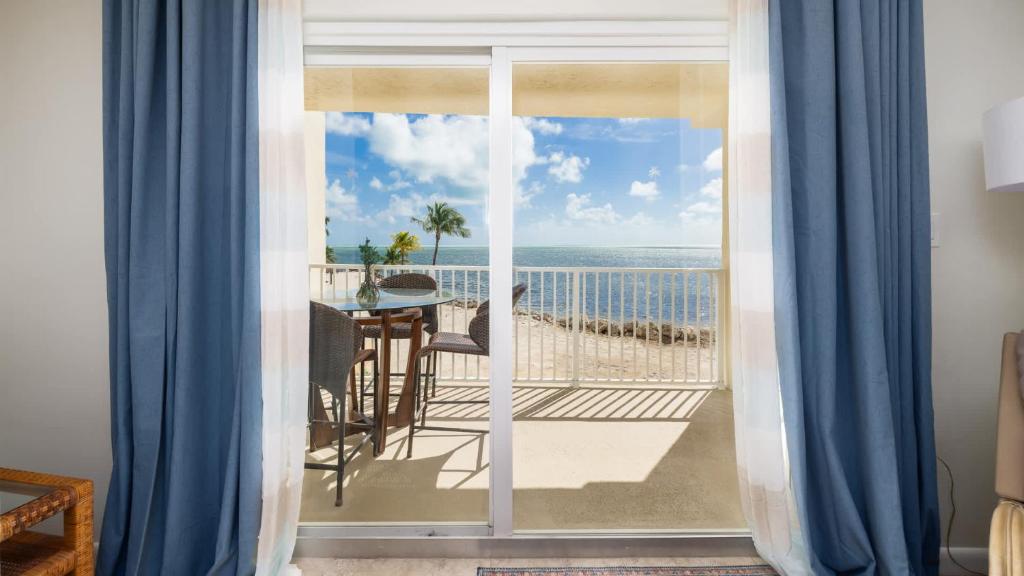 Whispering Palms Sea Gulls 210, Key Largo