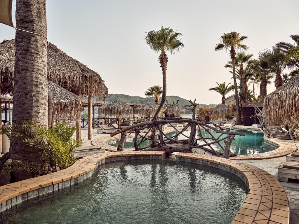 Gloria Maris Hotel Suites and Villas — Swimming pool in Laganas, Ionian Islands