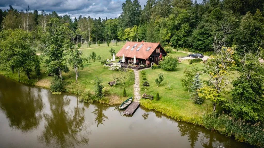 Annas Dzirnavas-Ezera māja, hotel in Annas