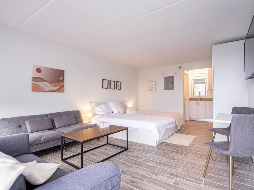 Modern Suite 7 Mins to Disney World and Universal, Kissimmee