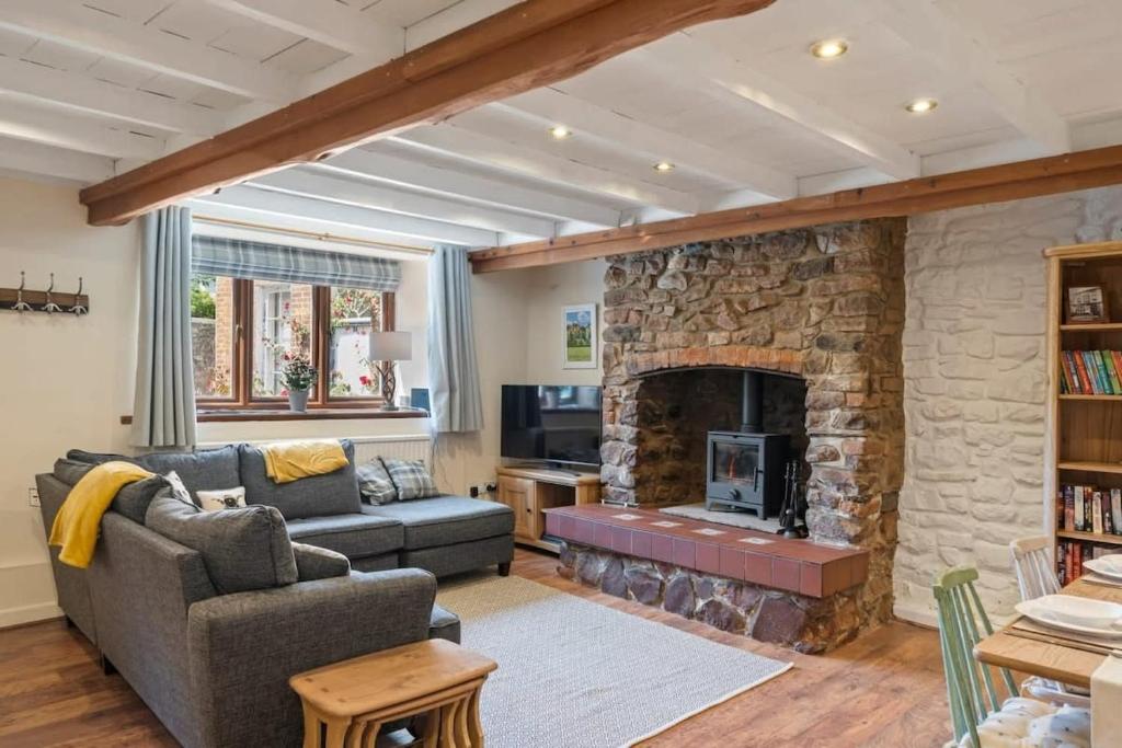 Beautiful Cottage Parking Central Dunster, Dunster - pet-friendly stay