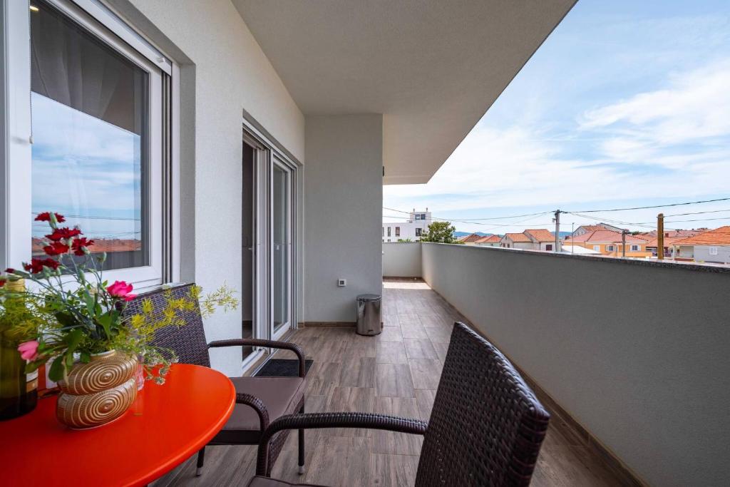 MY DALMATIA - Apartment Blagdan One with private parking, Zadar