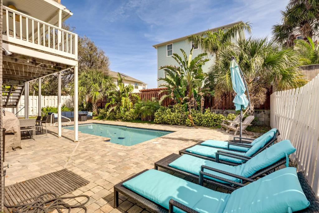 Walk to Beach and Relax by Pool St Augustine Home, St. Augustine