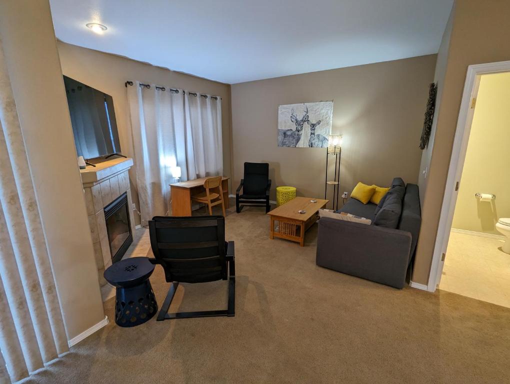 Aazure Like It - Eagle Crest Resort, Fun & Relaxation Headquarters, Redmond