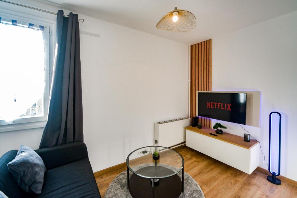 Le Mirage Des Sables - Parking - Netflix, Tours