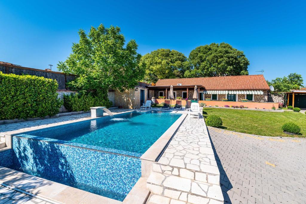 MY DALMATIA - Authentic stone house Momo with private infinity pool, Kakma