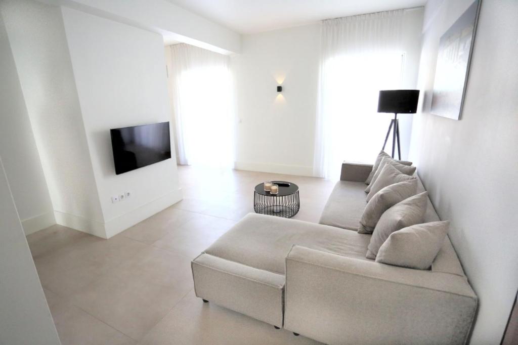 Junior Unicorn Suite, Athen