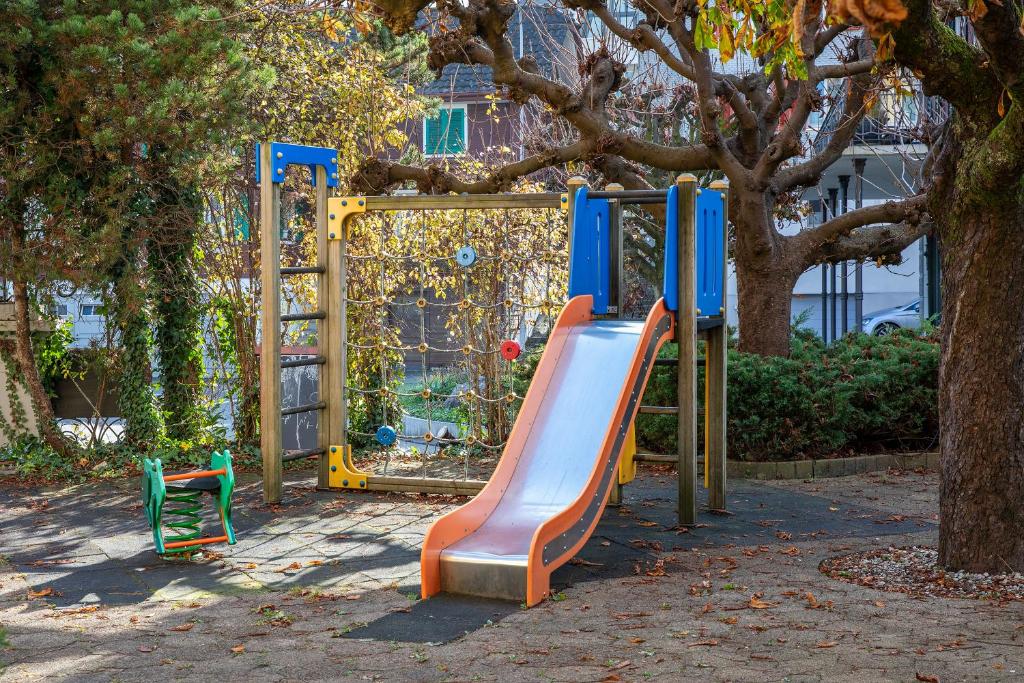 สนามเด็กเล่น