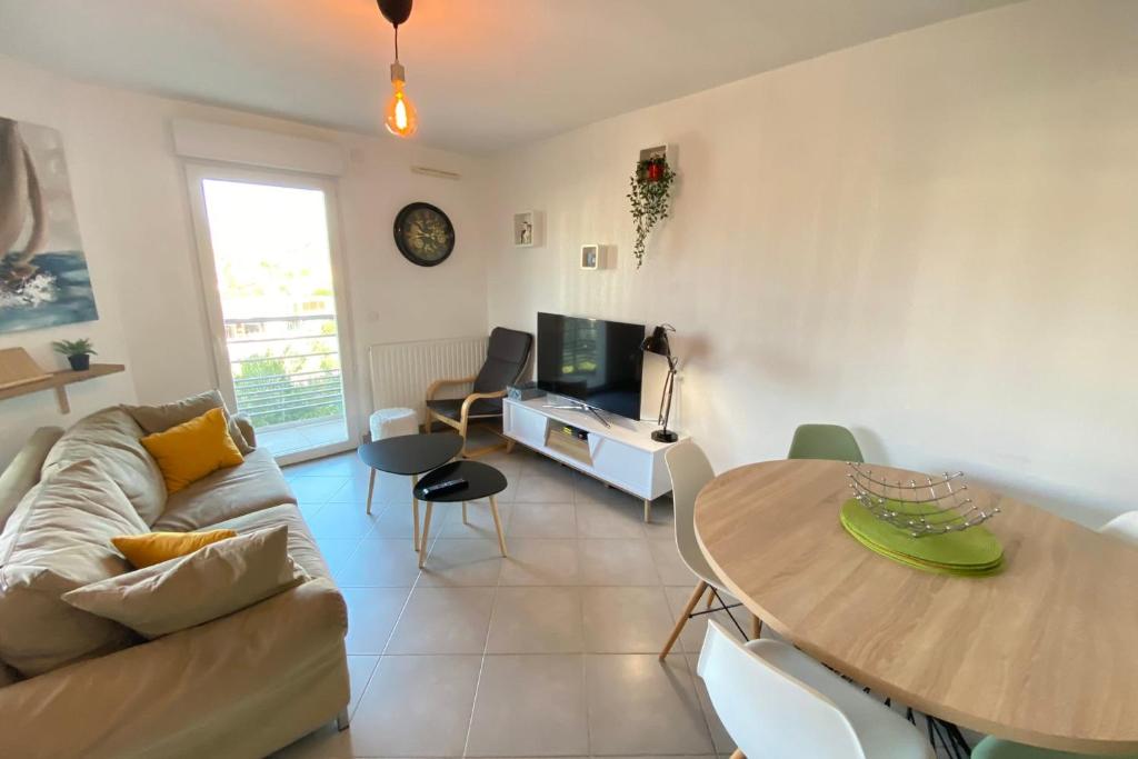 06CH Beautiful T3 with terrace - 300m Exflora park, Antibes
