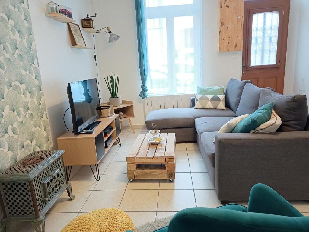 L'artistique, Maison pour 5 personnes, 2 chambres, stationnement gratuit, spacieux, atypique - 3